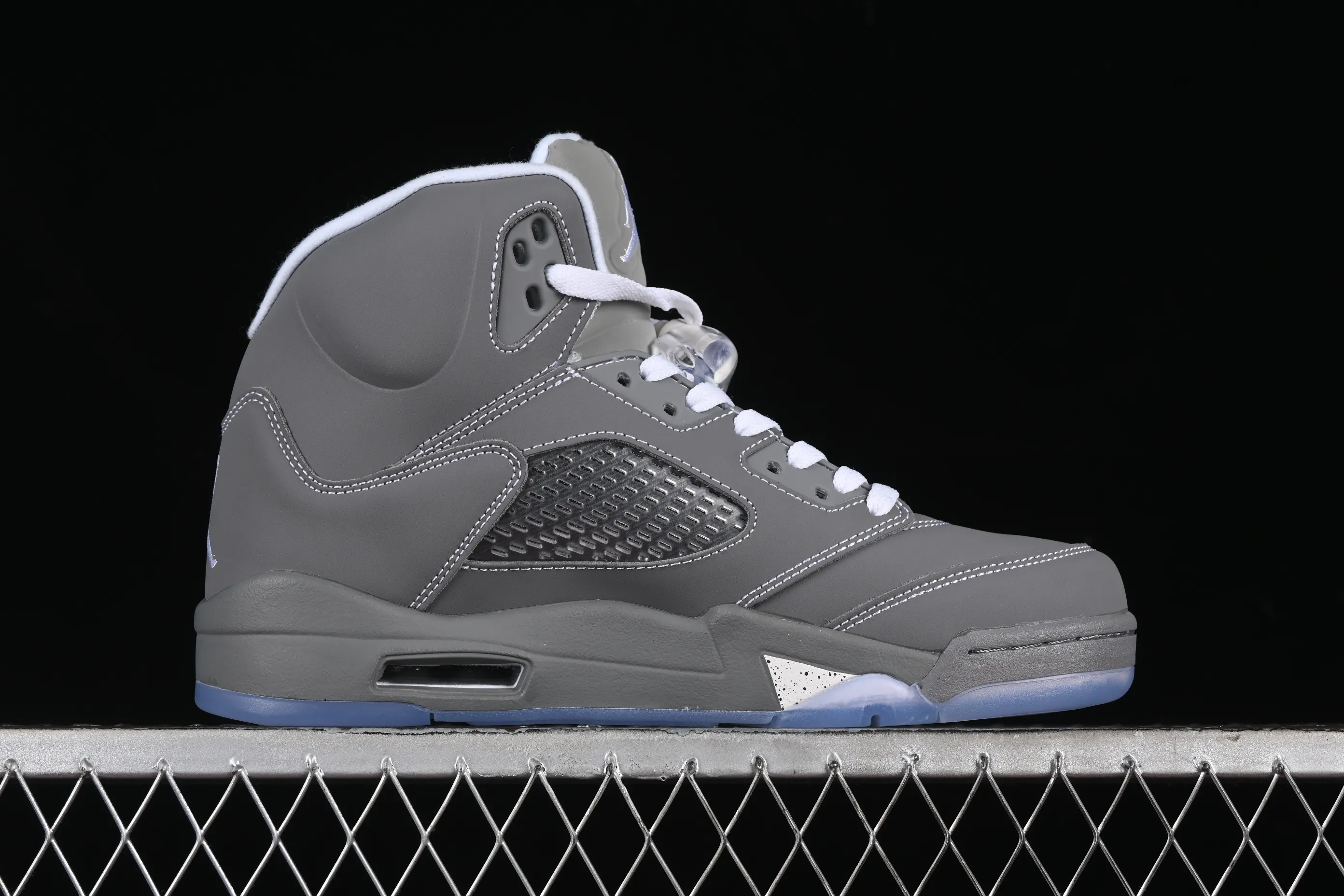 All categories Air Jordan Jordan series basketball shoes Air Jordan 5 Air Jordan 5 Retro AJ5 Joe 5 wolf gray color 136027-005